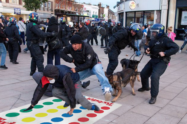 looting london riots twister photoshoplooter